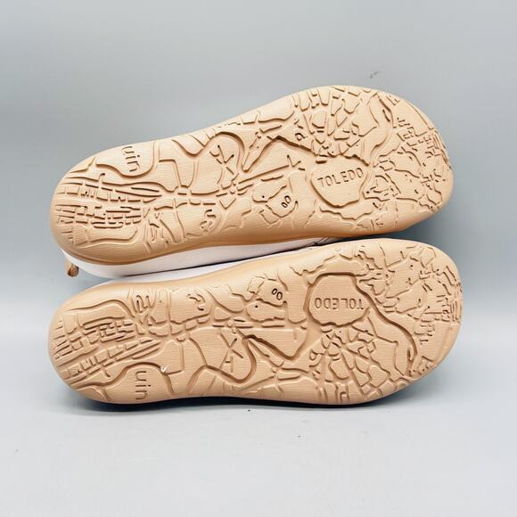 UIN Shoes Womens 5.5 White Canvas Toledo Dog Girl Art Walking Travel Slip On - Picture 10 of 13